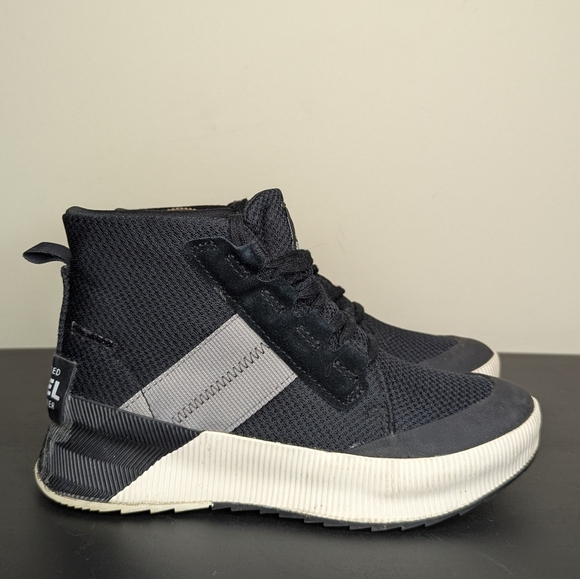 Sorel Women's Out N About III Mid Sneaker Waterproof Size 6 - Picture 1 of 10